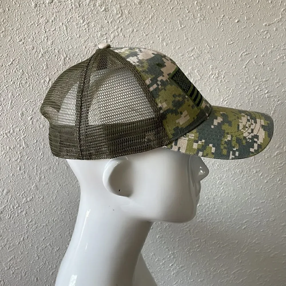 NWOT American Flag Camo Snap Back Cap EUC